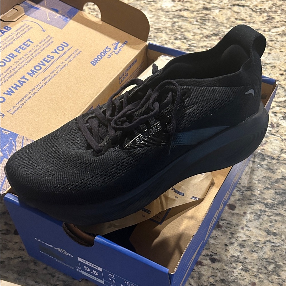 Brooks Black Knit Running Shoe - Sleek Lace-Up Design